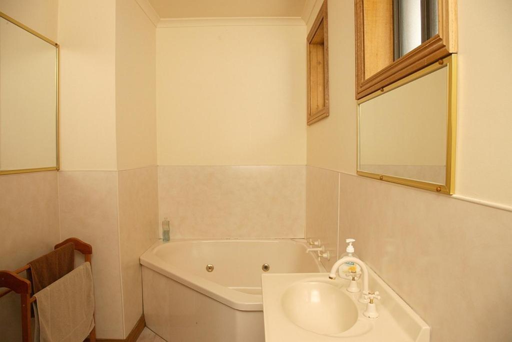 Apollo Bay Backpackers Lodge Ruang foto
