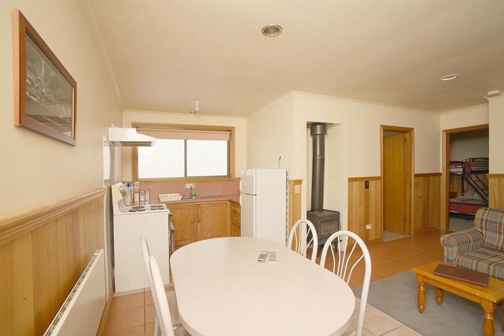 Apollo Bay Backpackers Lodge Ruang foto